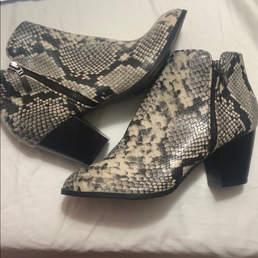 Style & Co. snake skin Booties size 9.5